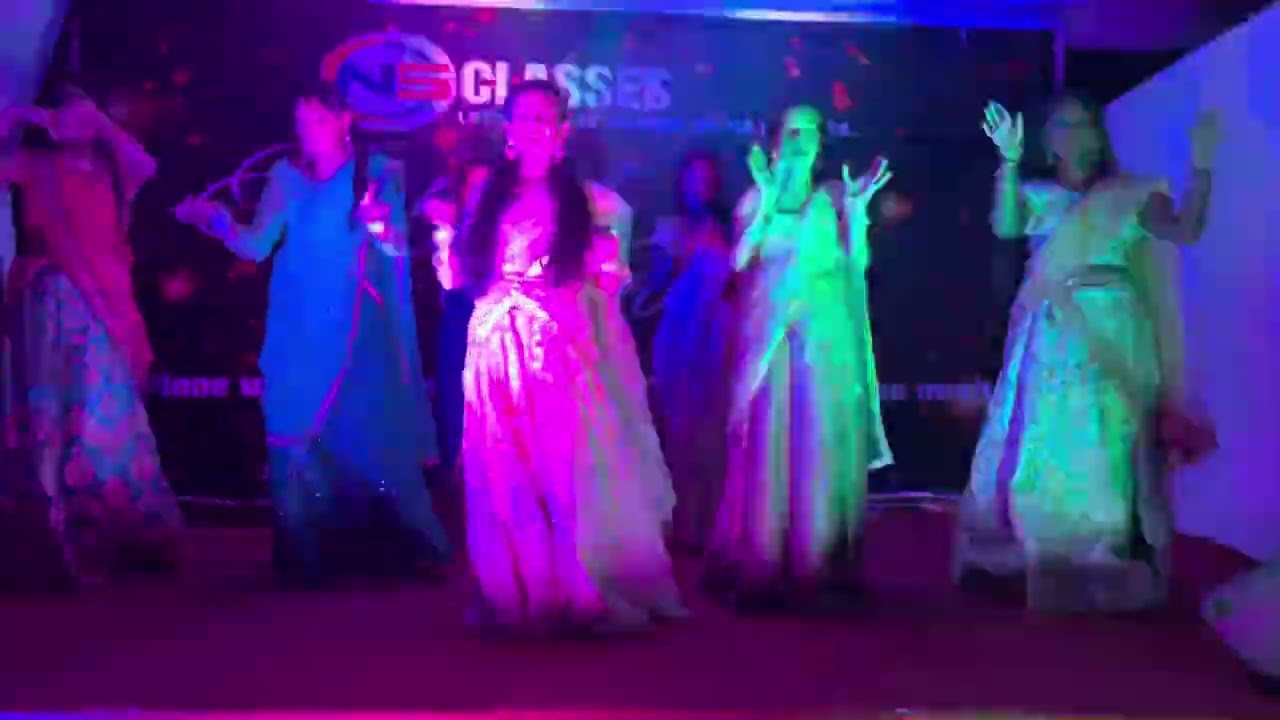 Saree ka fall sa  Mashup dance by 8th Standard girls