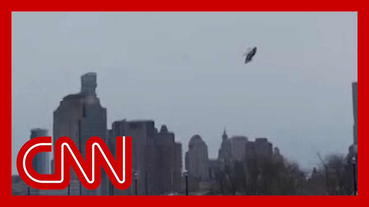 Graphic video shows the moment helicopter plunges into the Hudson River