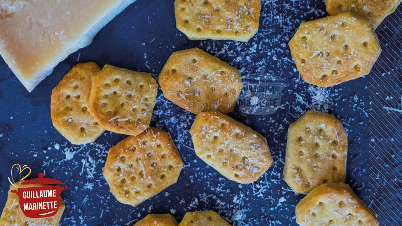 COMMENT FAIRE SES TUCS (CRACKERS SALES) MAISON ! - RECETTE FACILE - APERO ADDICT