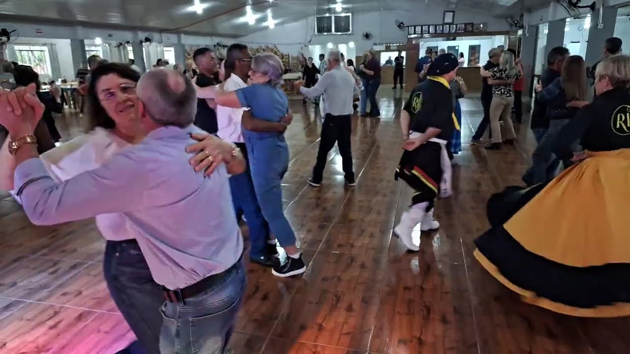 Sábado no clube Guarani em Itapejara do Oeste no Paraná(com marcos e margarida)