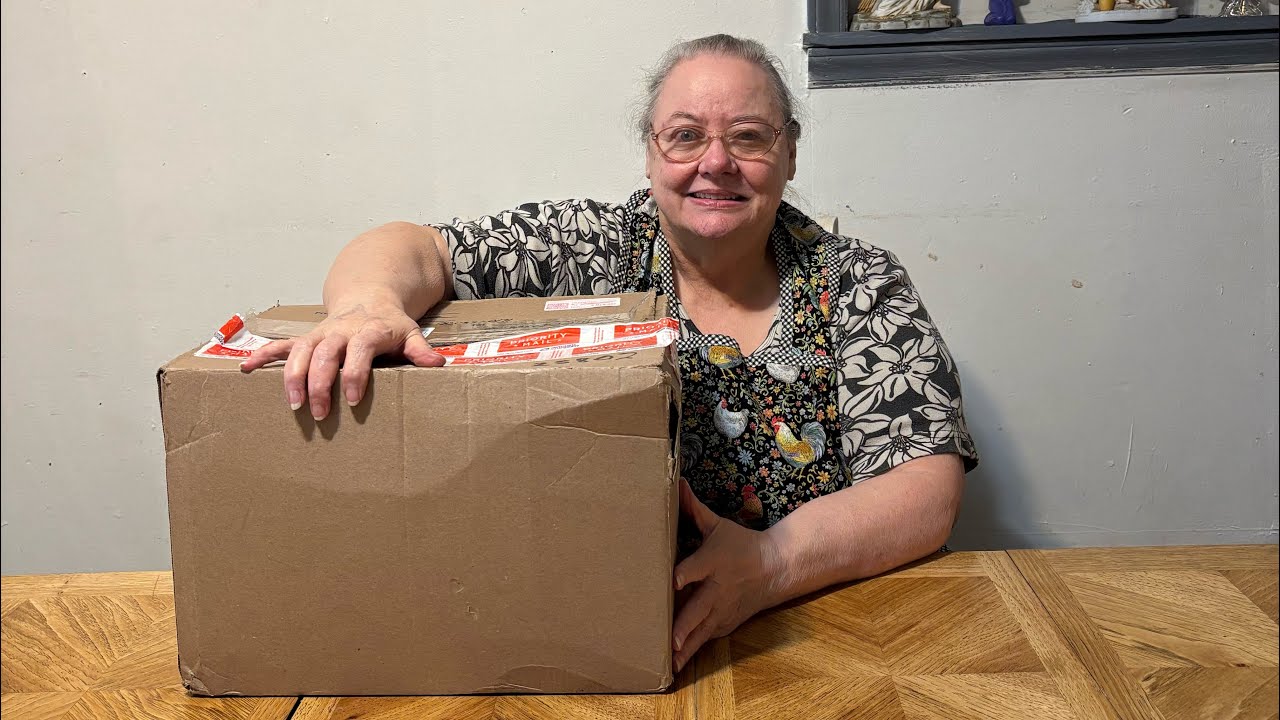 My Mamaw’s friend mail unboxing!