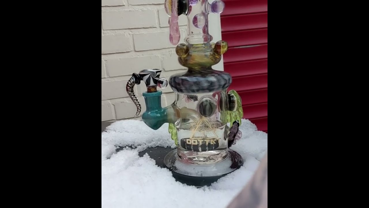 10&Prime; &ldquo;Beehive&rdquo; Heavy Glass Water Pipe by TATAOO