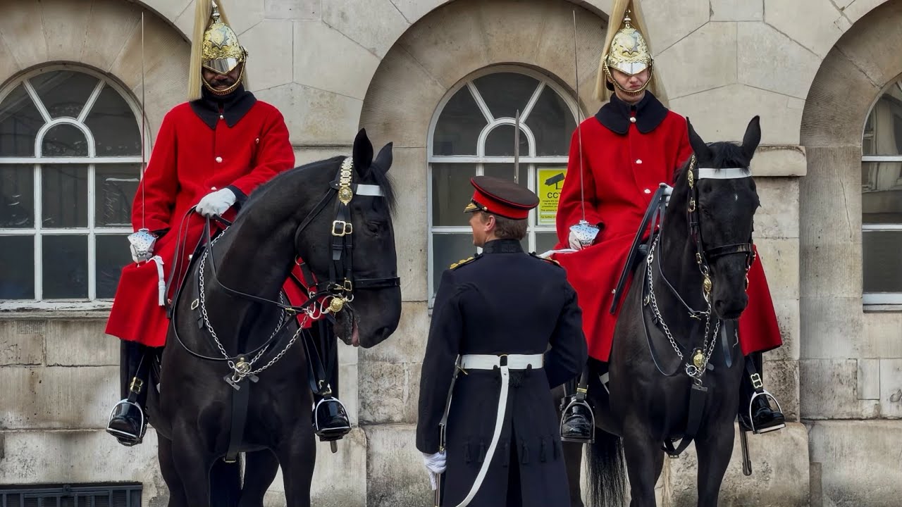 Spectacular Dismount Parade: See the Household Cavalry in Action at Horse Guards 🇬🇧