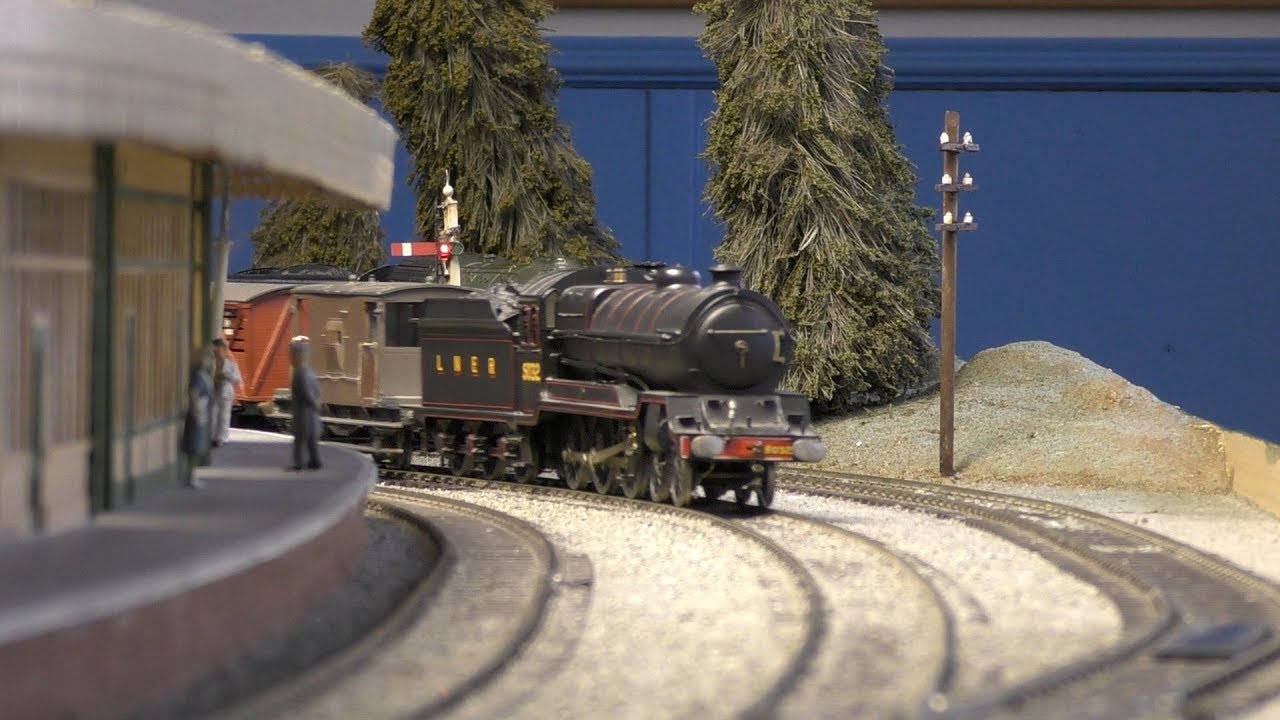 Gainsborough Model Railway Society's East Coast Mainline Layout (O Gauge).