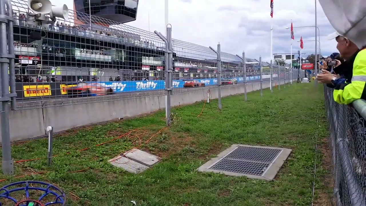 Last Laps of the Bathurst 12 Hour