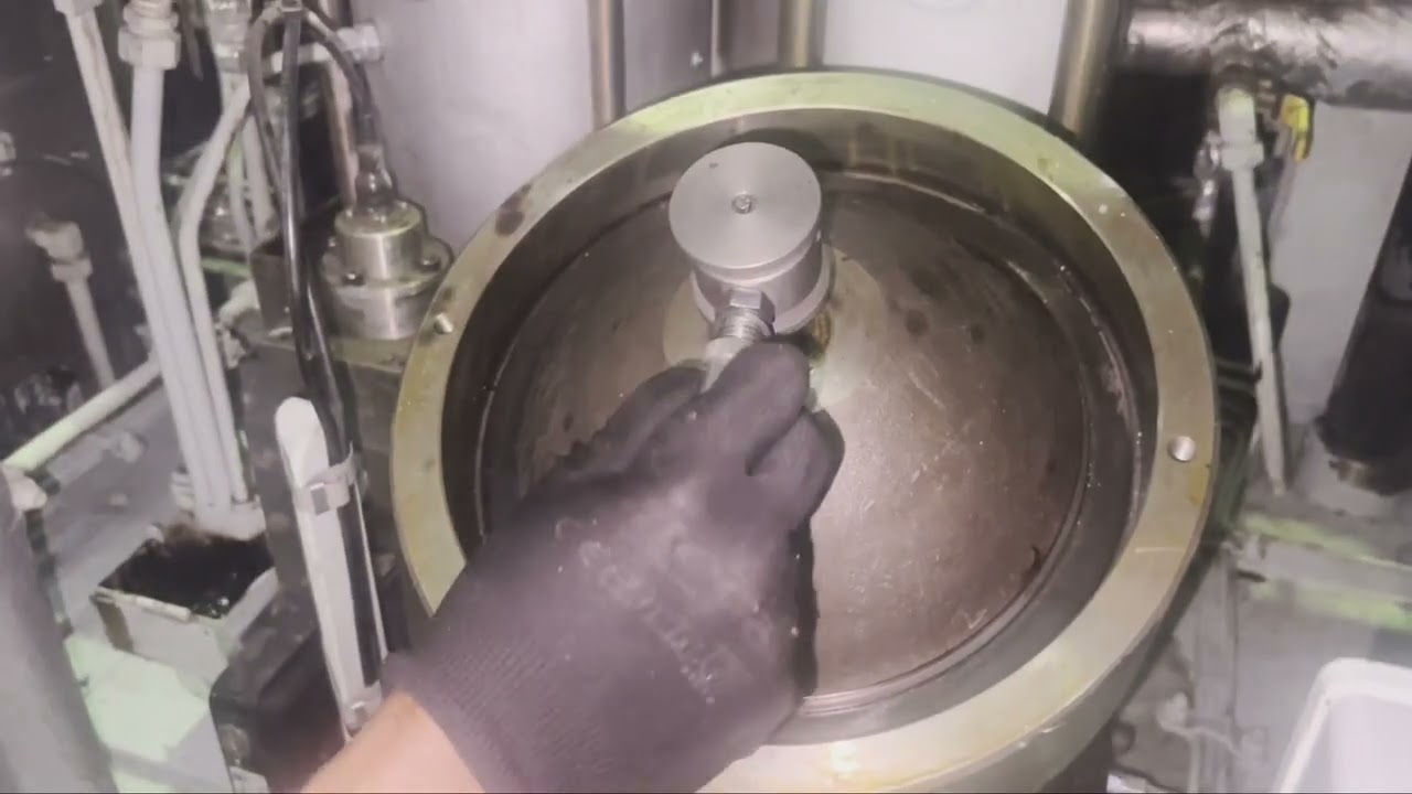Nitrogen  Charging into Accumulator of ME Engine