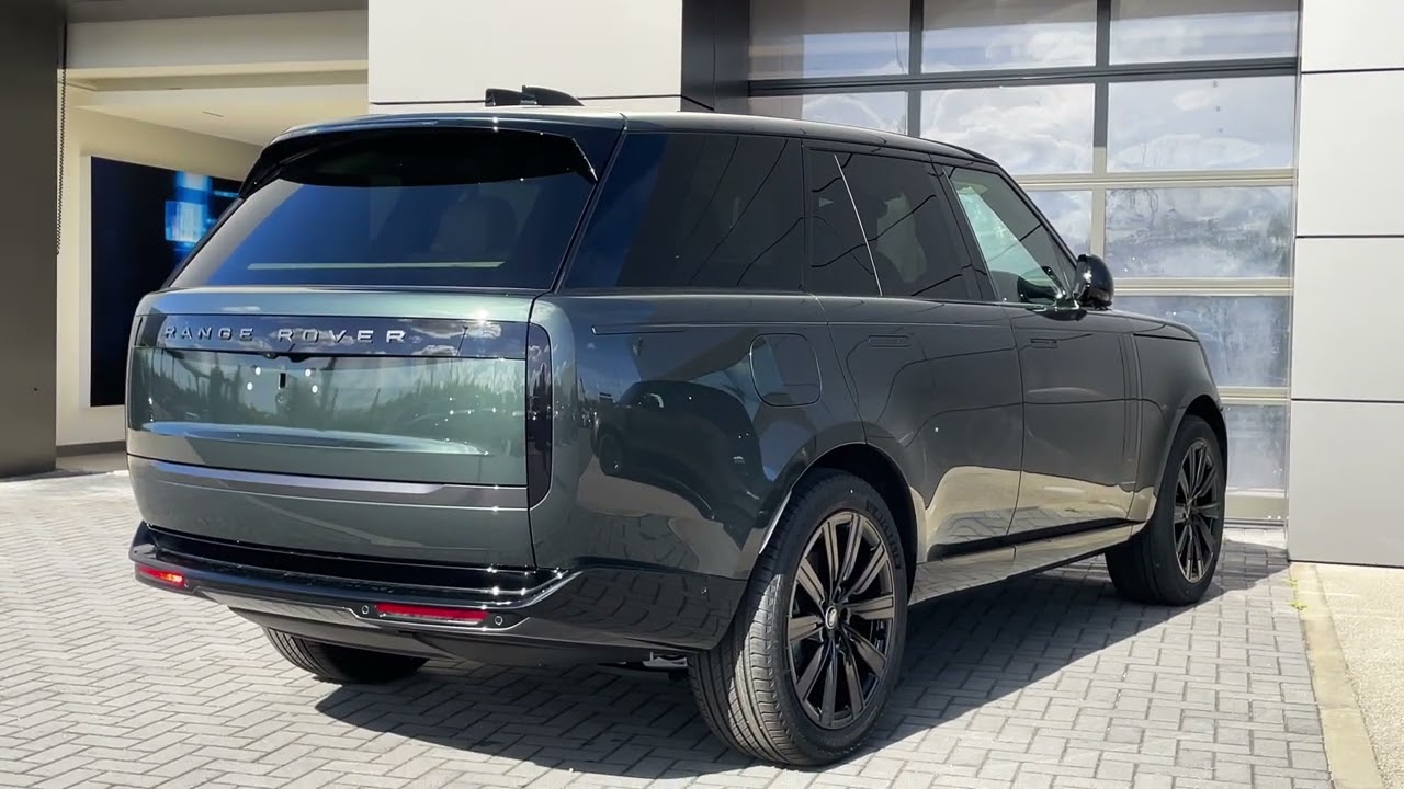 Belgravia Green Range Rover D300 SE – Luxury SUV Icon