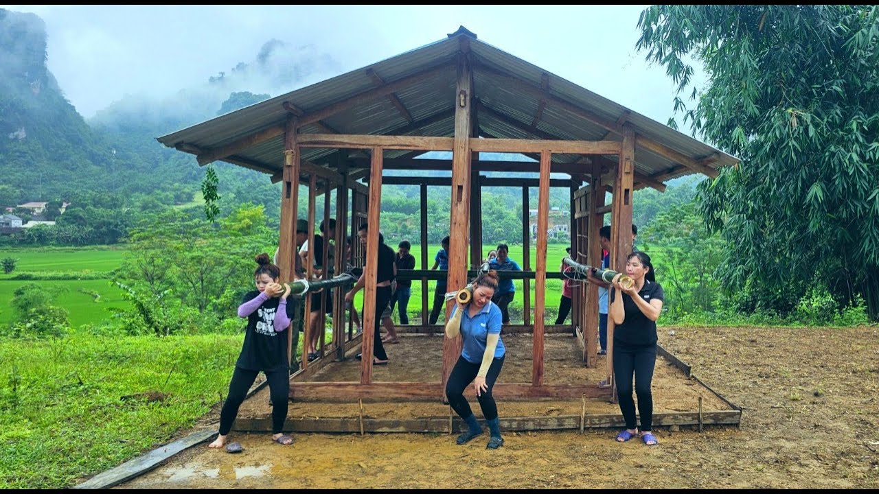 The journey of moving the house to a new land safely with the help of family and kind neighbors