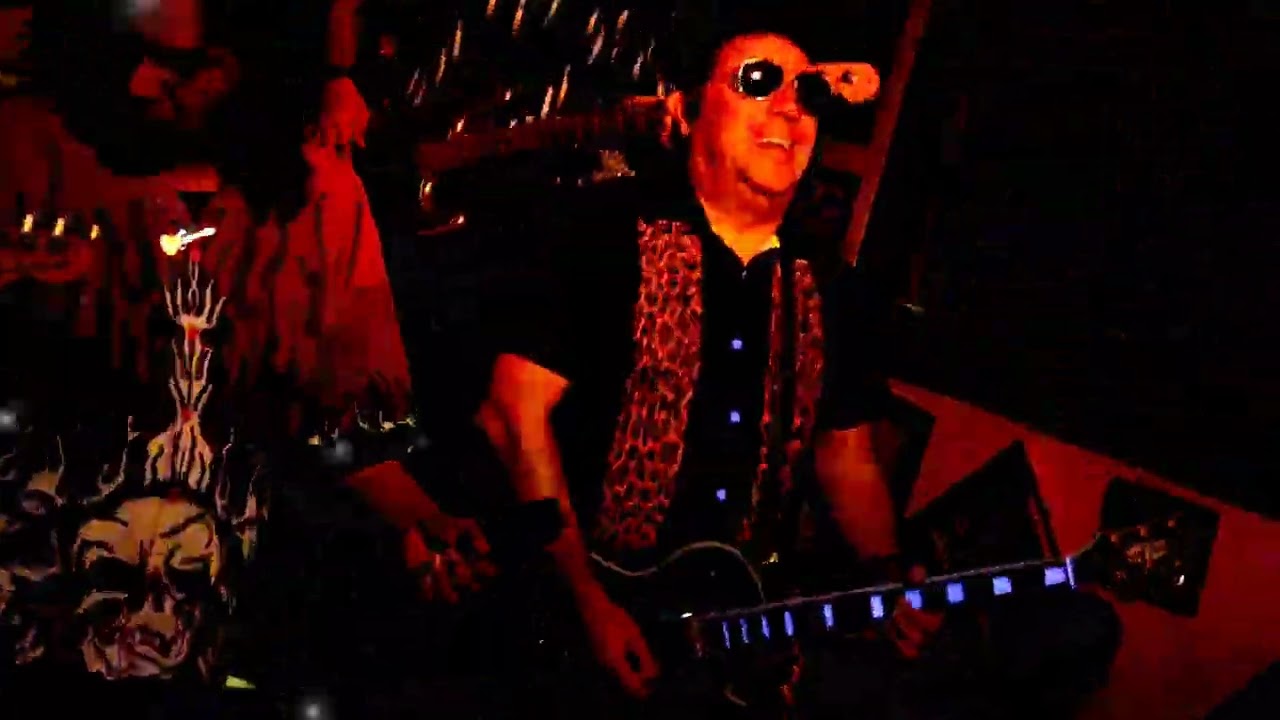 Eres mi historia de amor.- CALLES OSCURAS #charlyrocktv #carloshyperdj #rock #rockmexicano 