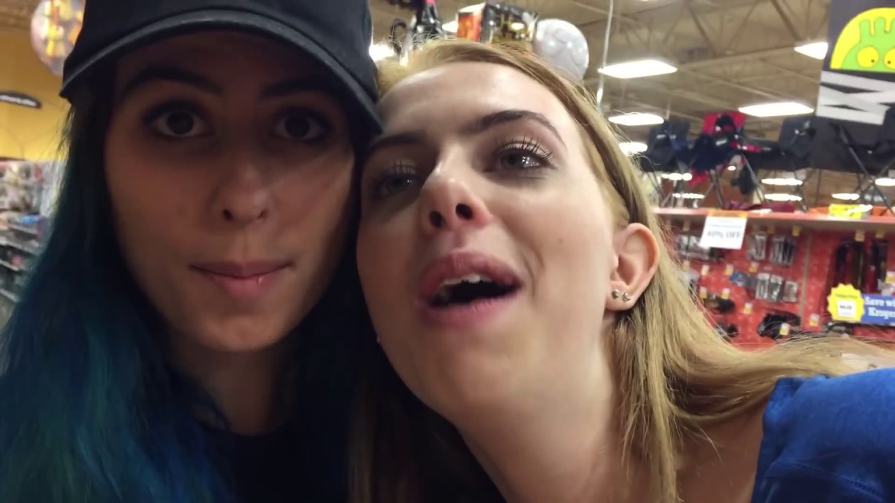 FRIDAY NIGHT WITH DANI AND LAUREN ♡