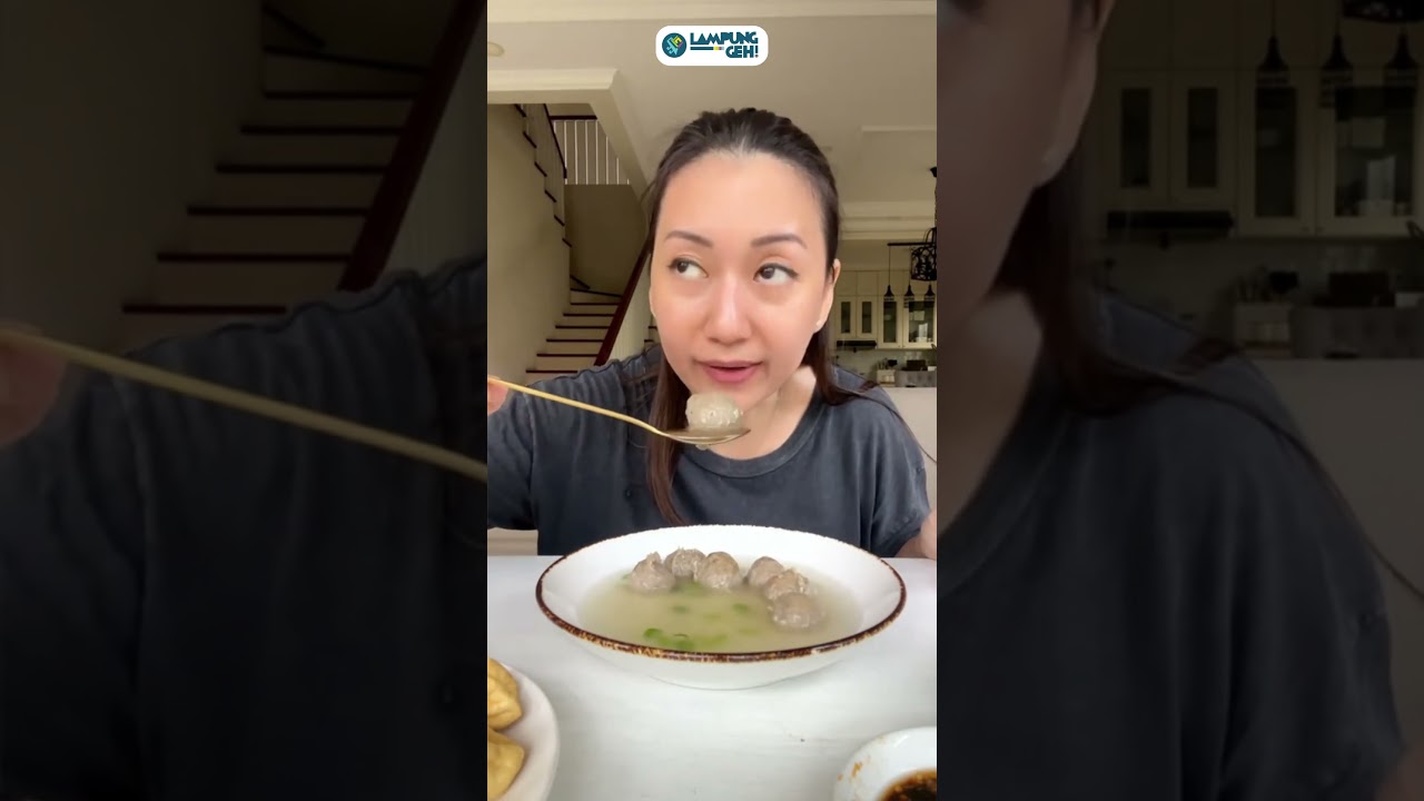 NanaKoot nyobain Bakso Sony yang legend di Lampung😍 #lampunggeh
