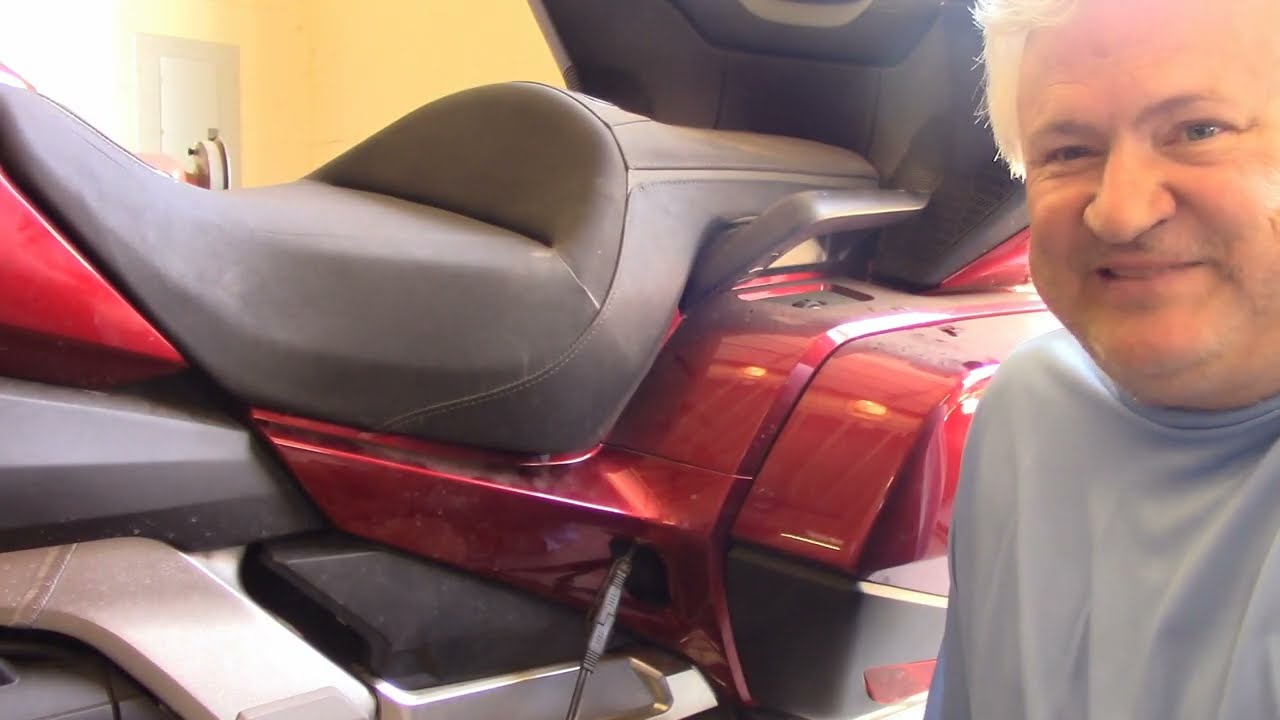 Honda Goldwing Battery Charger / Battery Tender