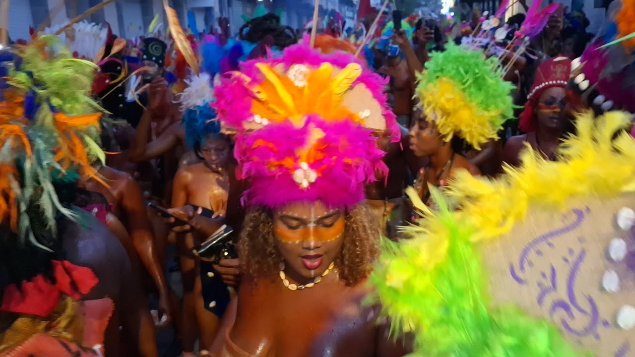 Voukoum Déboulé Mas a woukou é Mas bababwa.  Couleurs éclatantes.