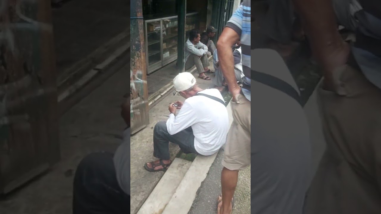 Pesona rombengan pasar singosari 