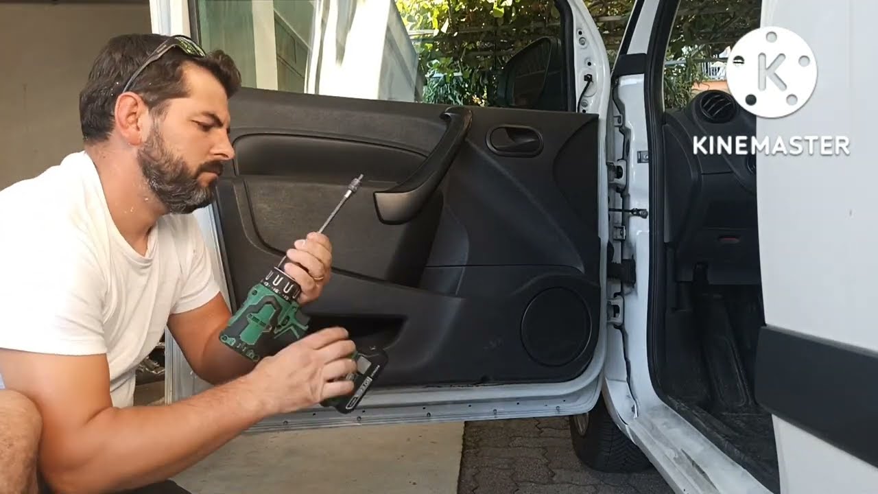 Sostituzione altoparlanti Mercedes Citan 🇷🇴 Cum se schimbă boxele la Mercedes Citan
