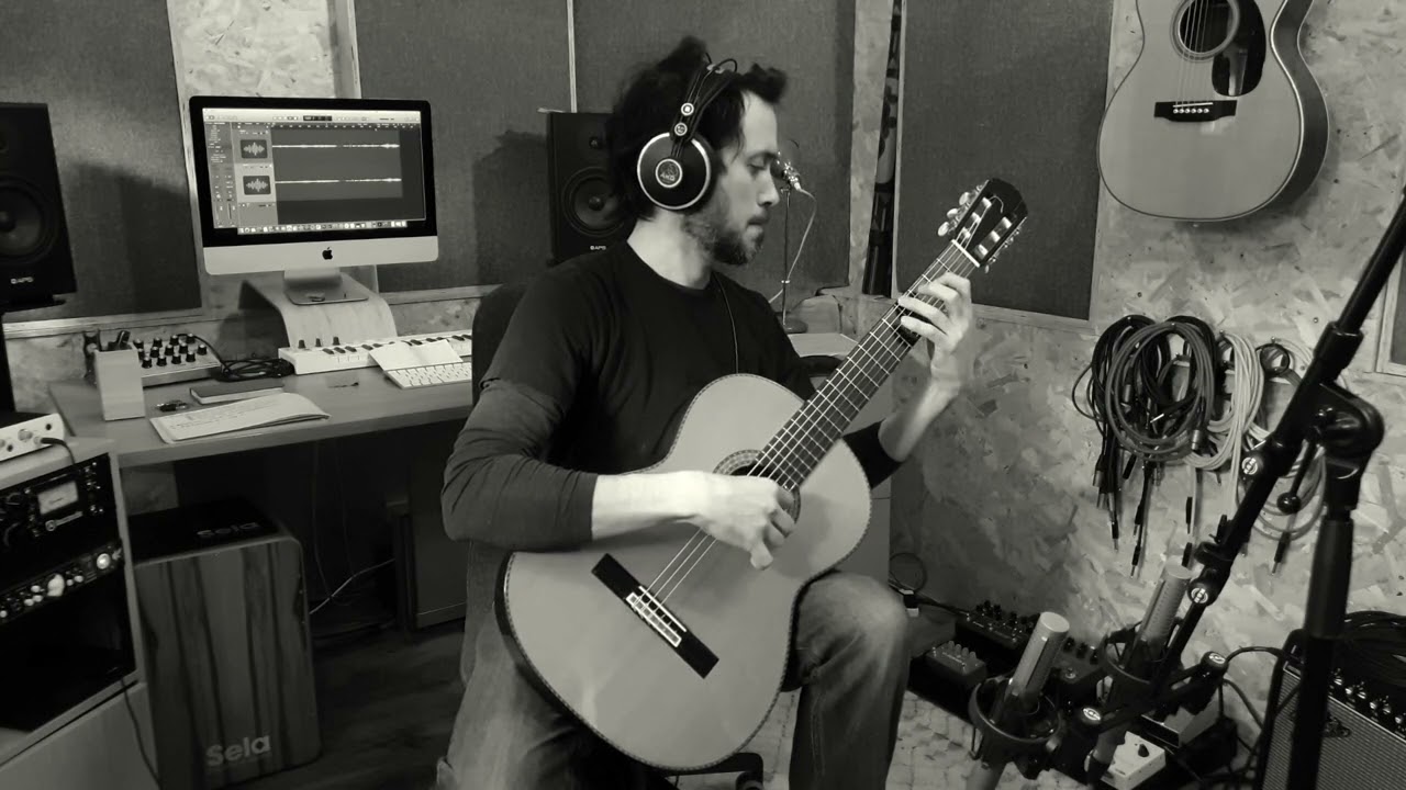 Royer R122 MkII Demo on Classical Guitar