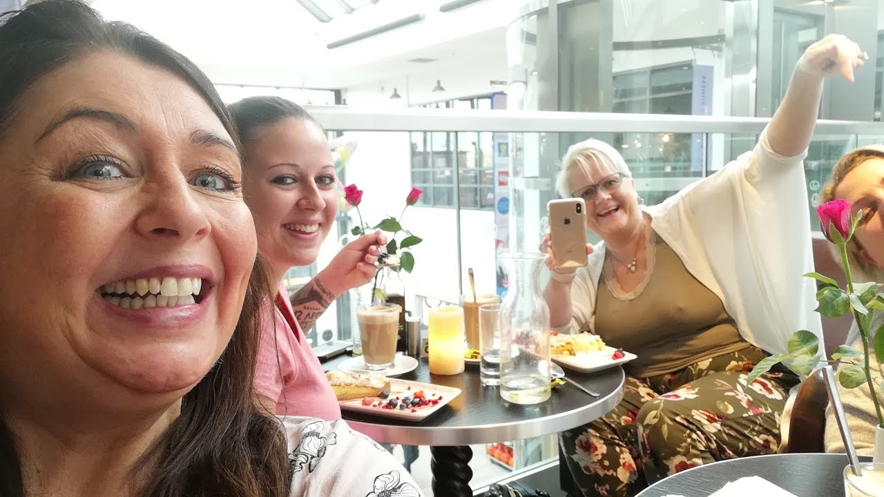 Hygge på Ro's Torv med mor Jette, Jessica & Nadia☕🥧