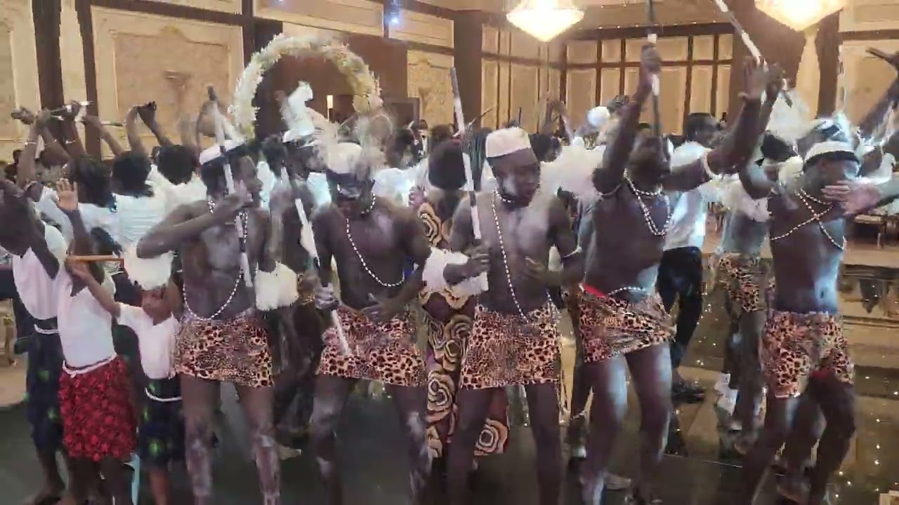 MADING AWEIL GON cultural dance group  during MELUT students graduation 🎓 ceremony.