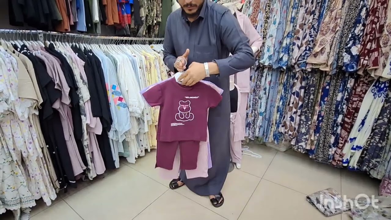 *الفيديو الثاني من سوق العتيبية 🛍️ حقائب وبيجامات رائعة جداً 🎒🛌 بأسعار مناسبة في مكة المكرمة 🕋💸