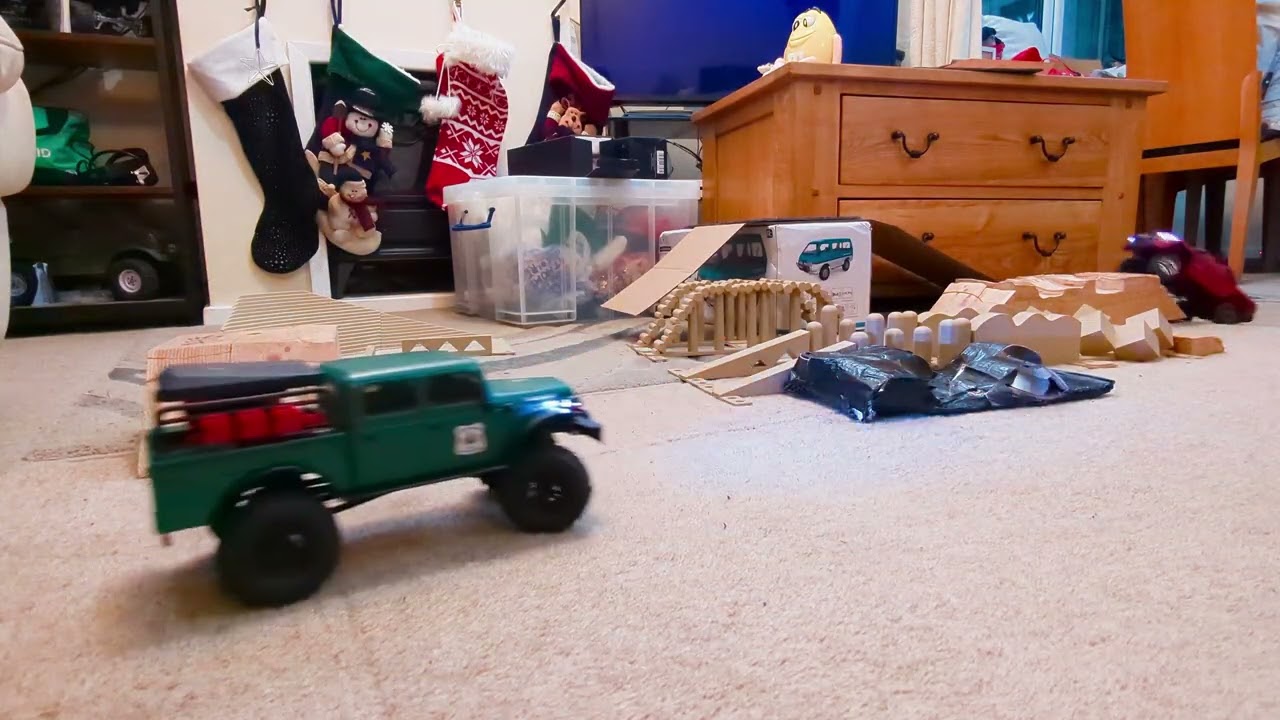 New fms Fcx,24m Tacoma Vs Axial Scx,24 Power wagon !!