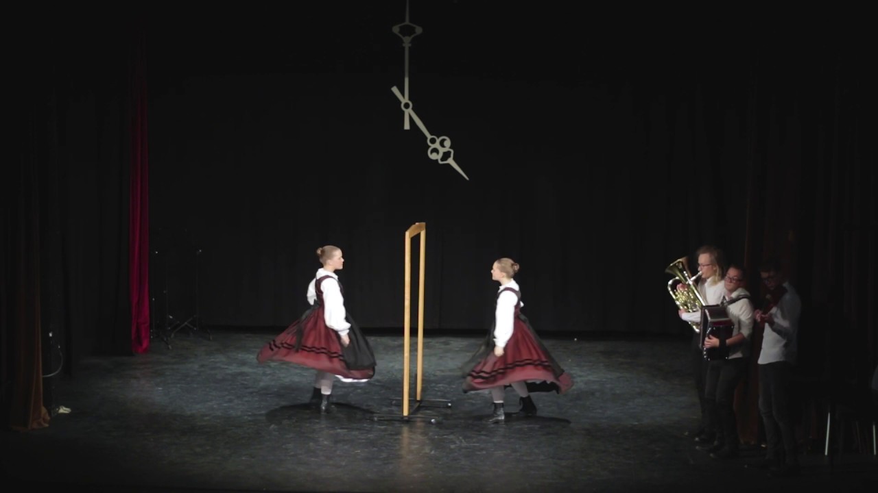 Ajda Mali in Manca Mali (Peto tekmovanje parov v ljudskih plesih)