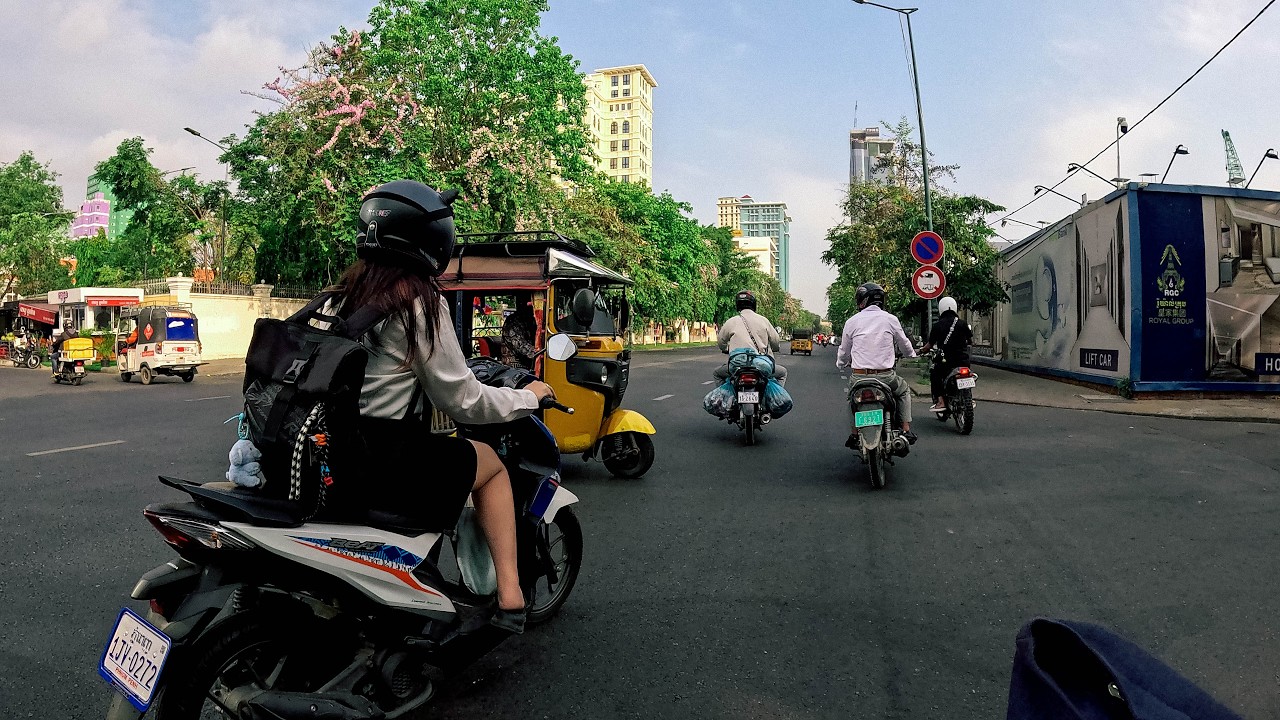 EP 255: Everyday motorcycle ride in Phnom Penh, Cambodia, 4K/60p