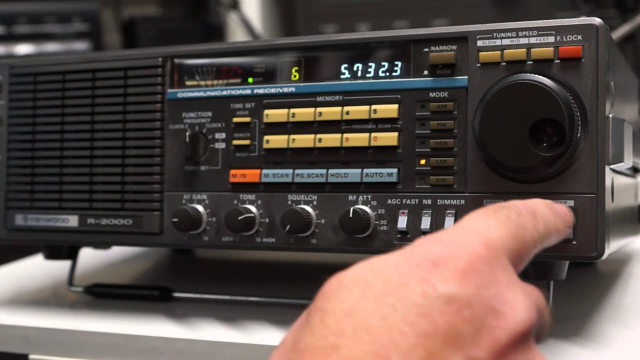 Kenwood R 2000 HF receiver