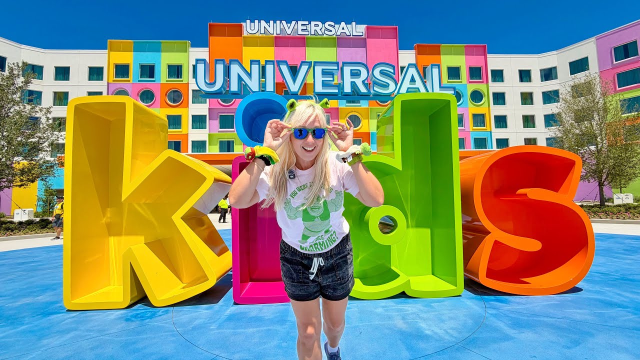 FIRST LOOK at Universal Kids Resort HOTEL! Room Tour, Best Food, Theme Park View & MORE! 