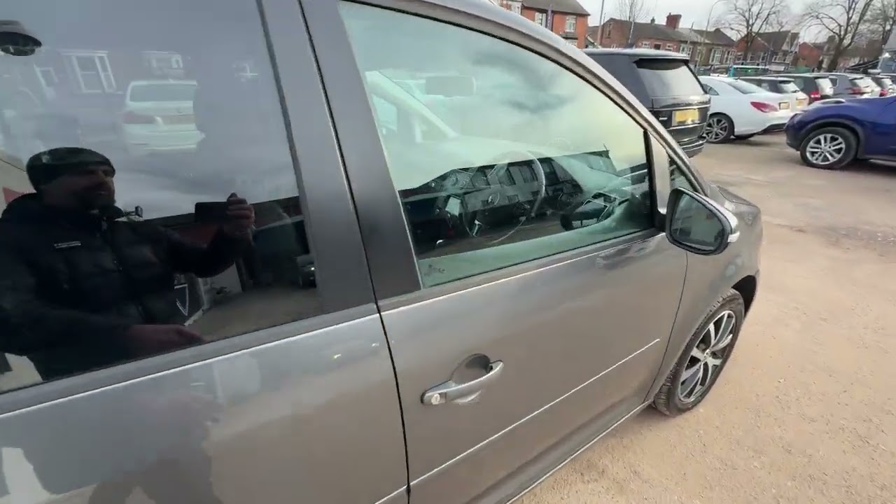 Volkswagen Touran 1.6 TDI BlueMotion Tech SE MPV 5dr Diesel DSG Euro 5 (s/s) (105 ps)RO64WGZ