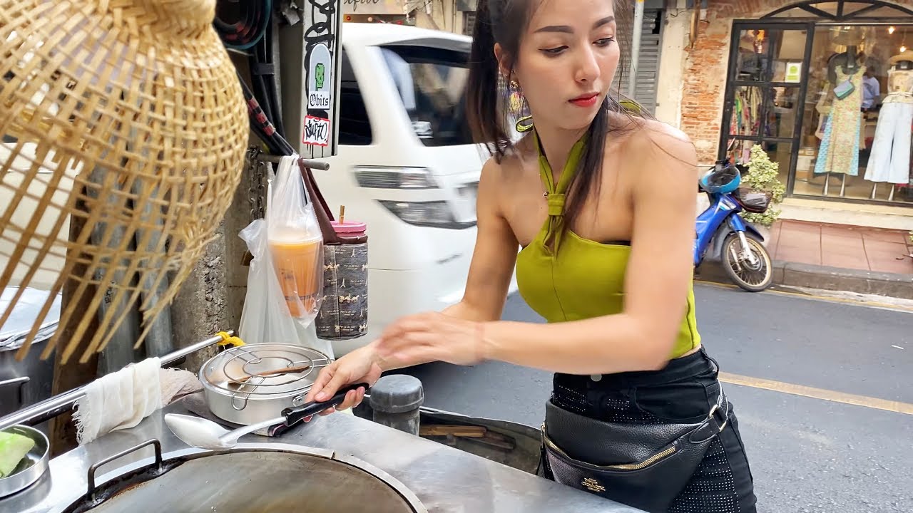 Puy Roti Lady Bangkok 🥰 Street Food. Thailand. Bangkok