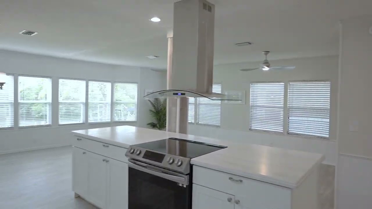 Home Tour: Waterfront 2 Bed / 2 Bath Mobile Home in Estero Bay