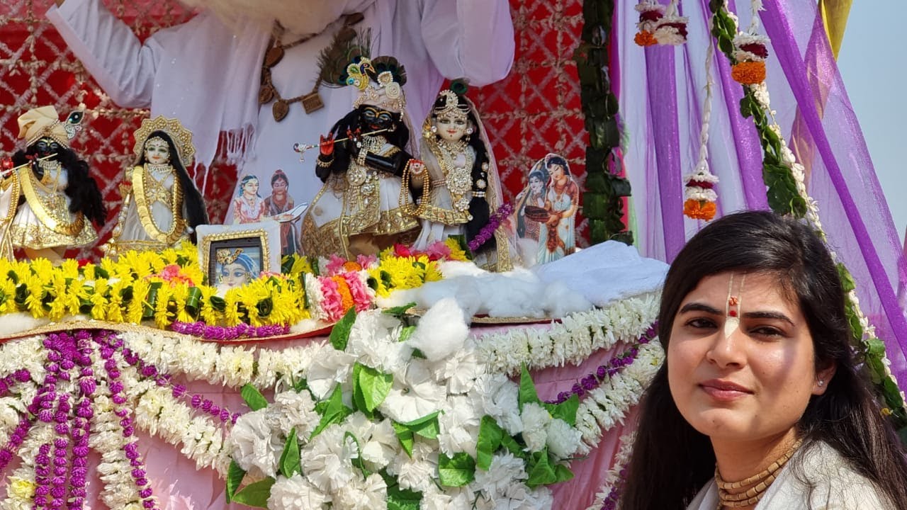 Devi Chitralekha ji ने  यमुना मैया का चुनरी मनोरथ कर लिया यमुना शुद्धिकरण का संकल्प