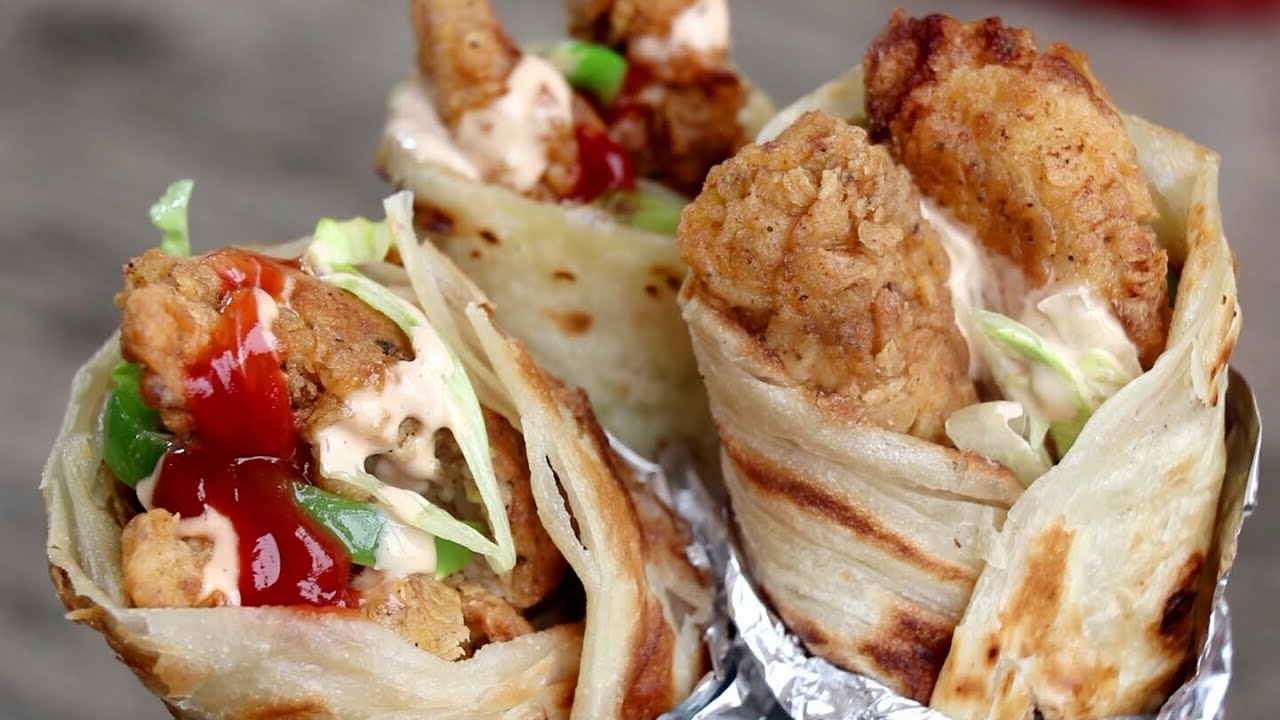 Можно приготовить дома 👌😋 Вкусный рулет паратха с курицей. Простой и вкусный рулет паратха... ост...
