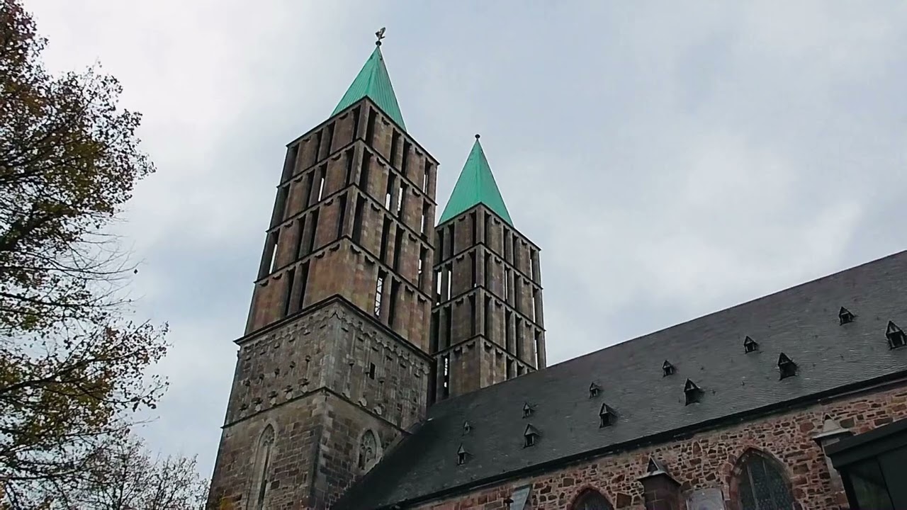 6 Glockenschl&auml;ge um 18 Uhr ( Martinskirche in Kassel )