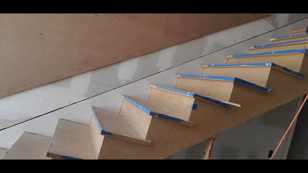 Cutting stairs skirt board