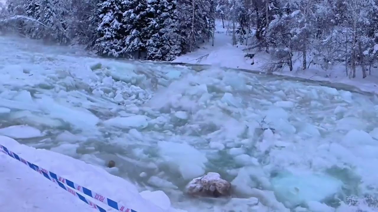 7191: Chinese tourists cross warning line as sudden mountain flood sends ice rushing downstream
