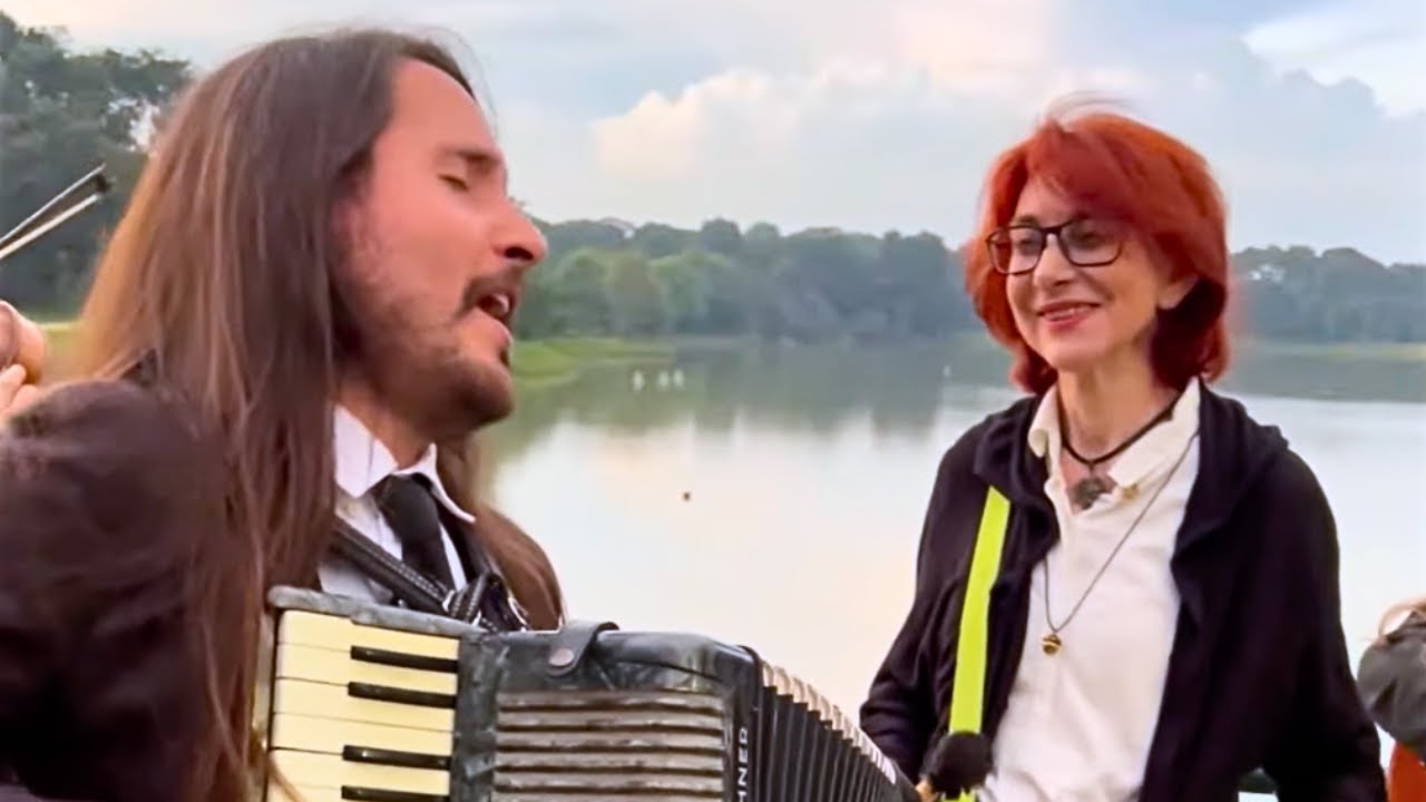 До сліз зворушливо! 🇨🇴Янко вперше для своєї мами-українки виконує 🇺🇦пісню &laquo;Рідна мати моя&raquo;