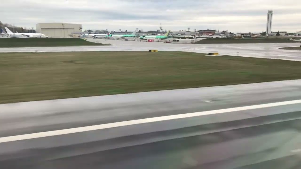 Boeing B787 landing at Paine Field, Seattle, Washington #qantas #boeing787 #landing #aviation