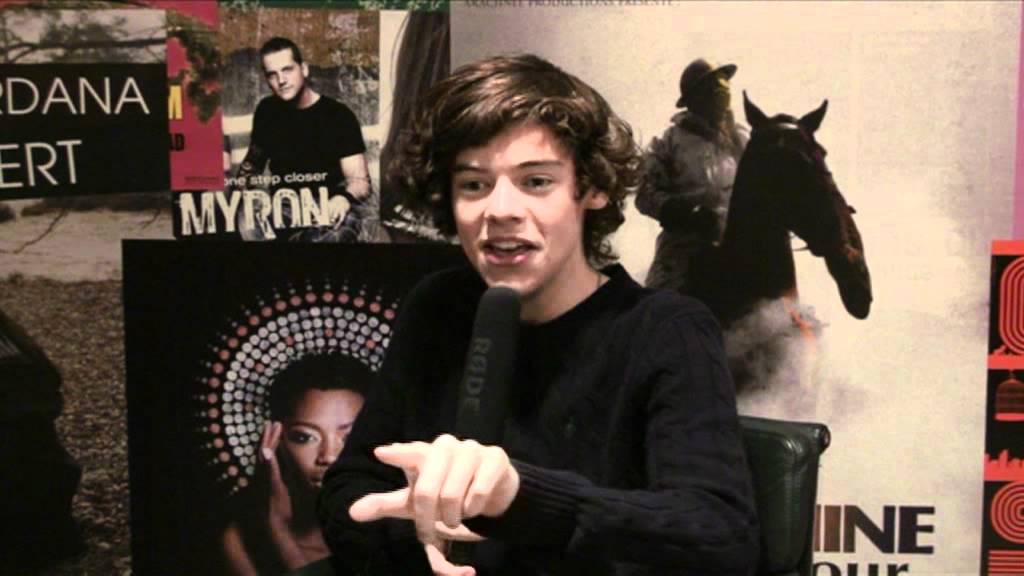 One Direction explain how to get them to follow you on Twitter