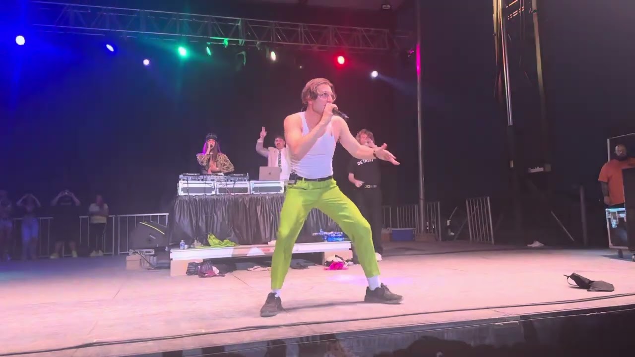 Yung Gravy & bbno$ - C’est La Vie (live in Monroe Michigan 7/31/23)