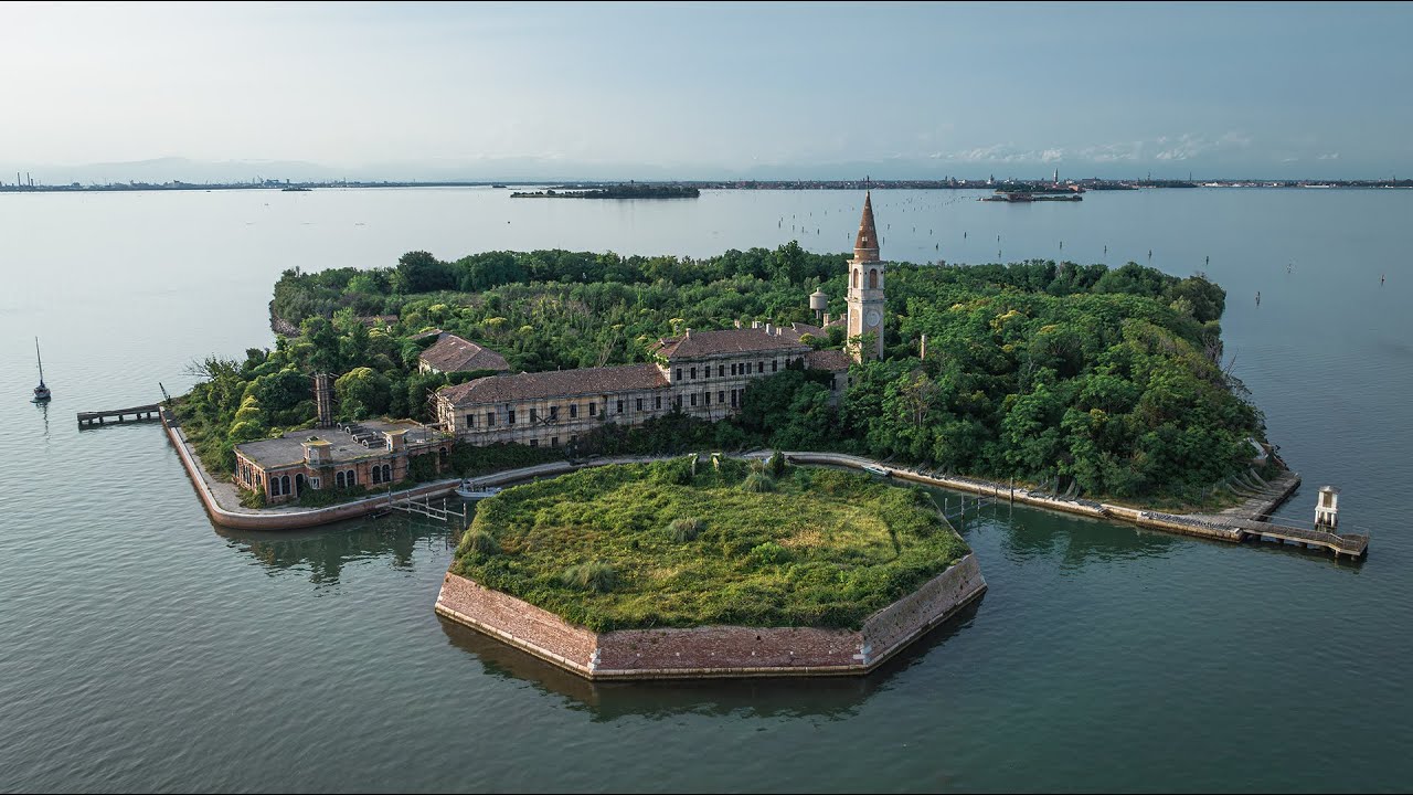 INTERA ISOLA ABBANDONATA A VENEZIA DA OLTRE 50 ANNI