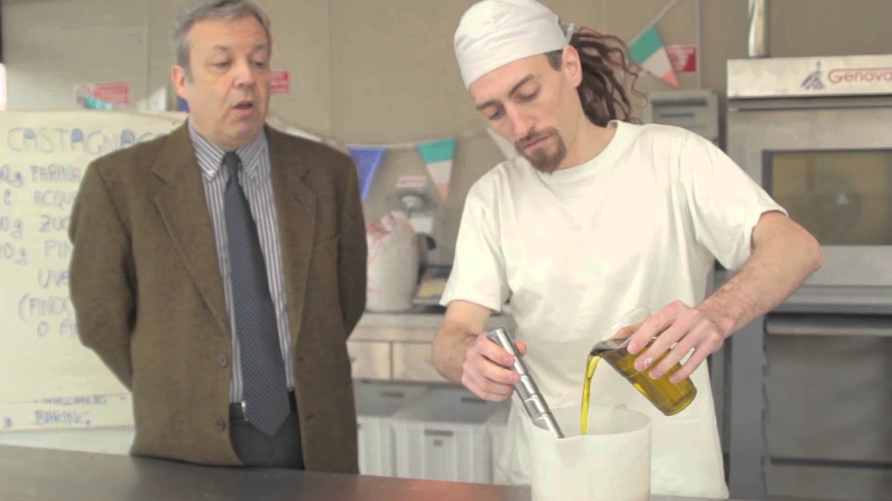 Il castagnaccio - video ricetta
