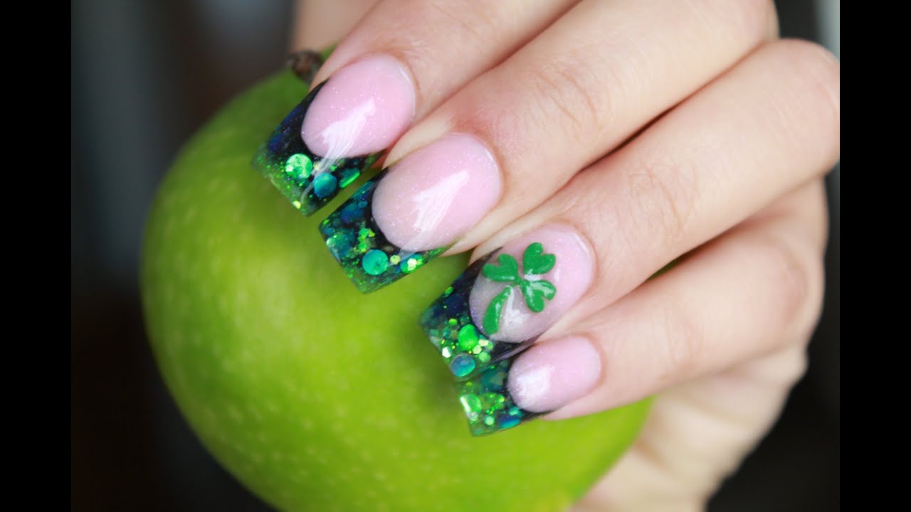 Uñas acrilicas verdes San Patricio glitter arte en relieve