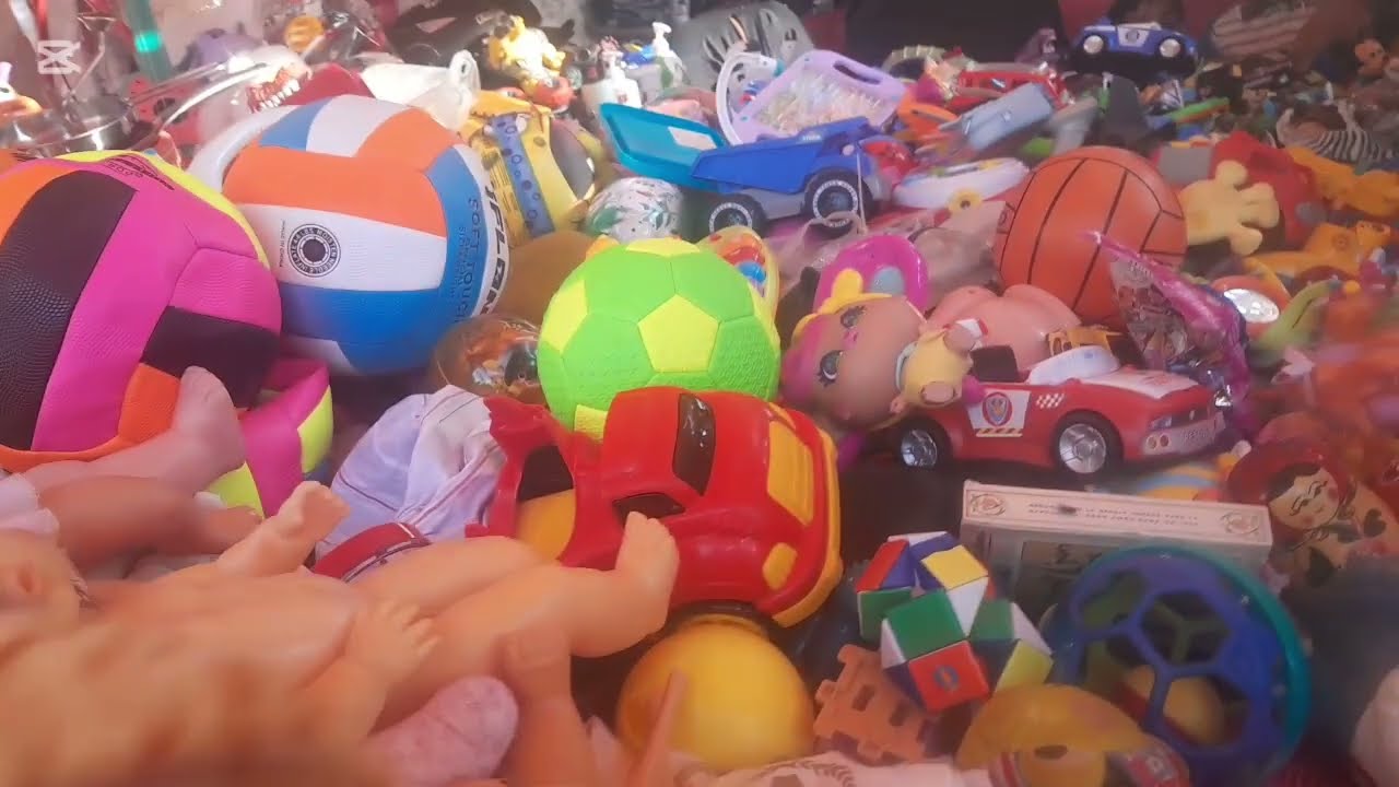 Saddar rambo centre main milay toys ke shandar verity munasib price main
