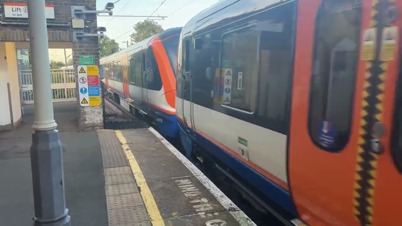London overground train doesn’t stop at Edmonton Green train station *NOT IN SERVICE*
