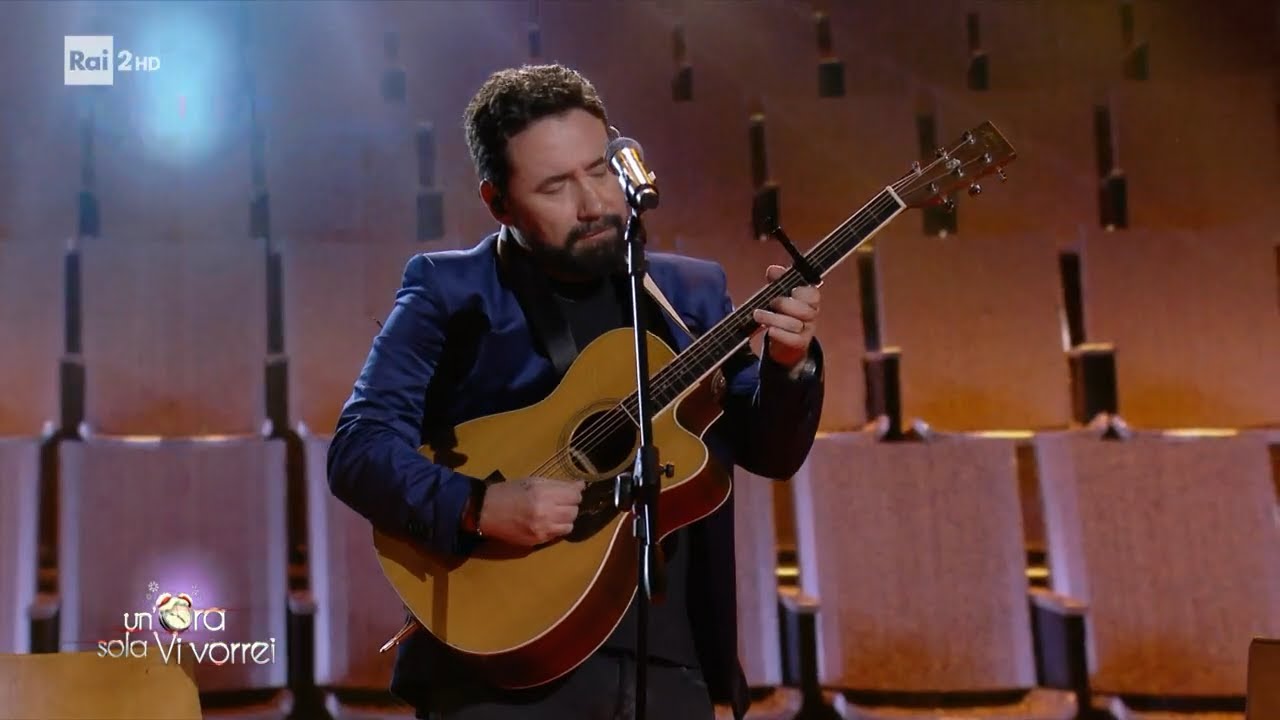 Federico Zampaglione canta un medley - Un'ora sola vi vorrei 28/12/2021