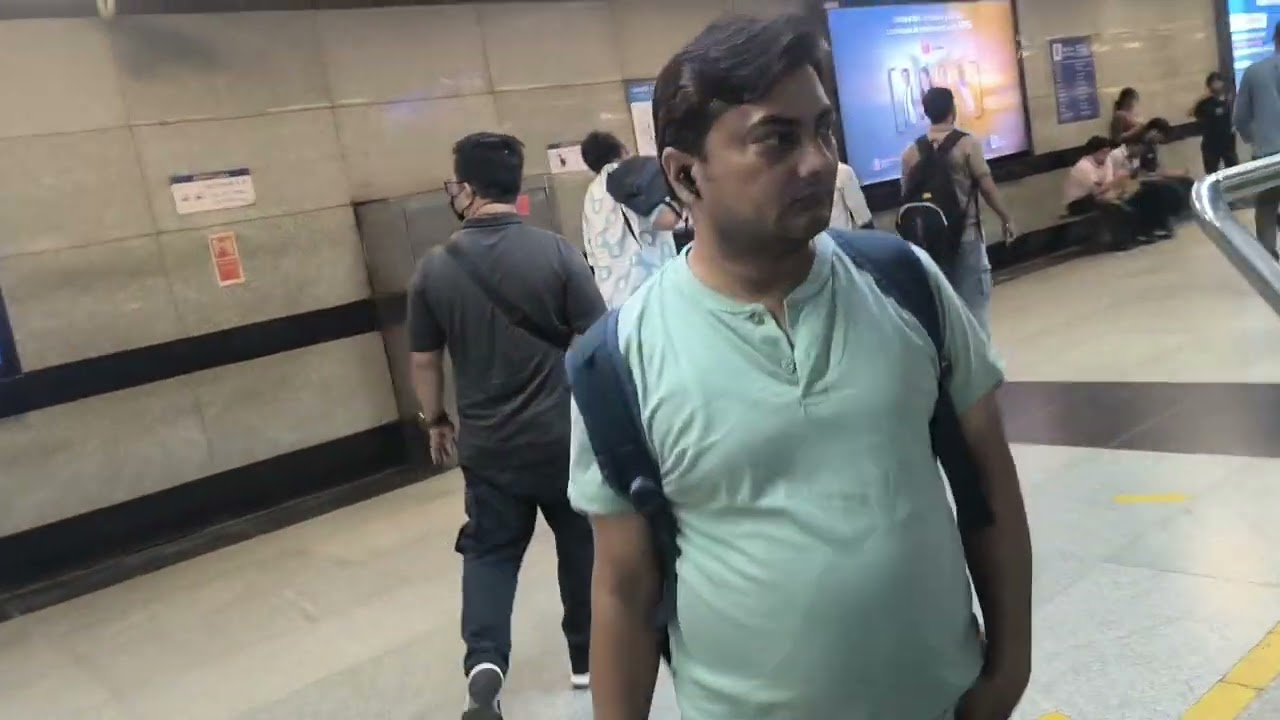 Central Secretariat to Noida Sector 52 (via Rajiv Chowk)