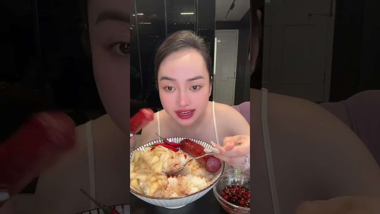 Mời mọi người Mukbang Cơm Lạp Xưởng Hà Khẩu Ăn Kèm Rau Muống Mắm Dưa Cà với em nghen