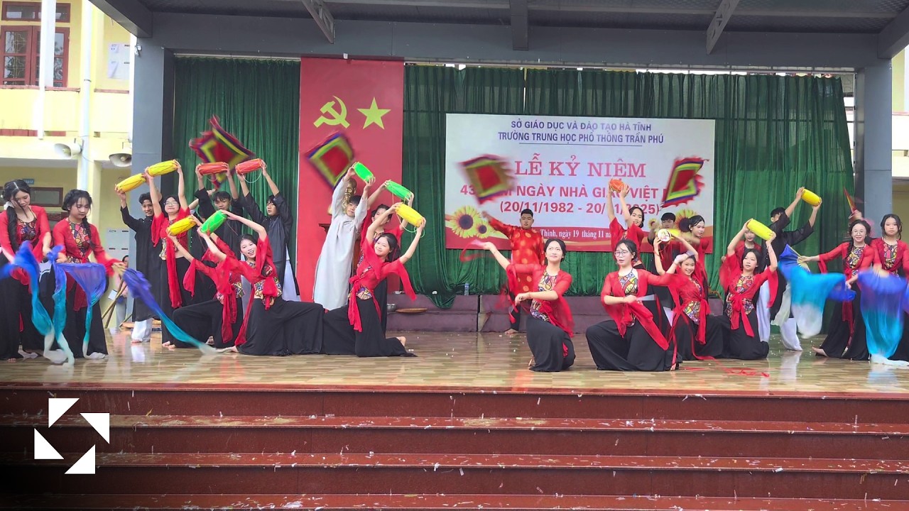 Múa: Bắc Bling, Duyên âm, Đẩy xe bò, Người ơi người ở đừng về... - Tập thể A5K66 (trường THPT TP)