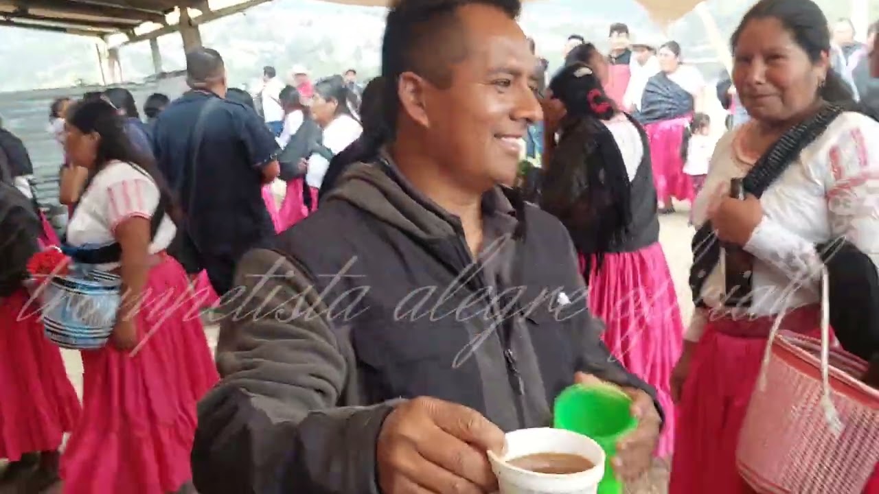 Las mujeres de mi pueblo asi bailan la música de guerrero al estilo del TROMPETISTA ALEGRE OFICIAL 